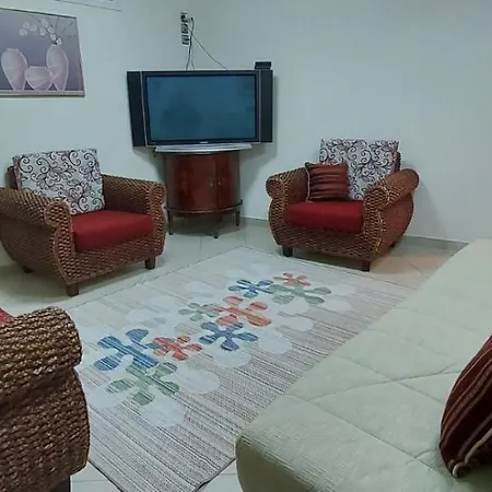 Apartment By The Sea *