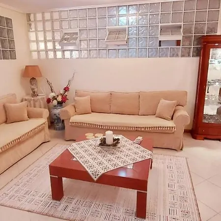 Apartment By The Sea *