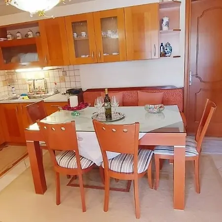 Apartment By The Sea