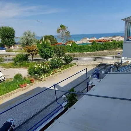 By The Sea Apartment *